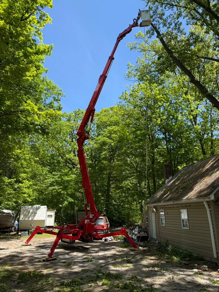 Tree pruning with a bucket lift in Buffalo, NY